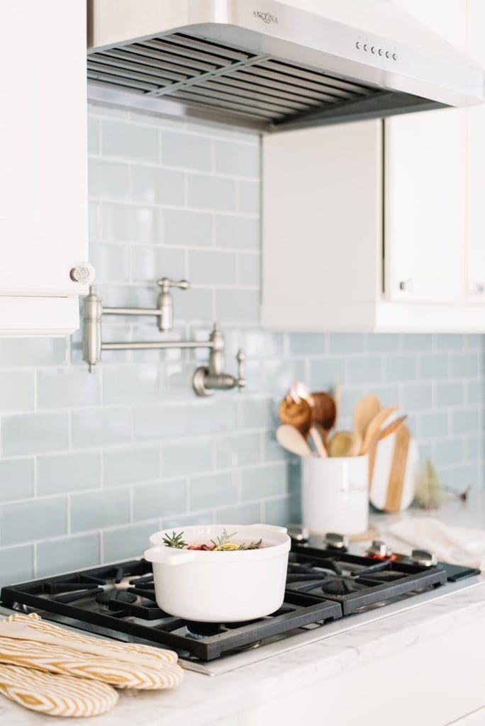 Stove-top potpourri adds an extra dimension to Christmas decor by adding the scents of citrus and cinnamon