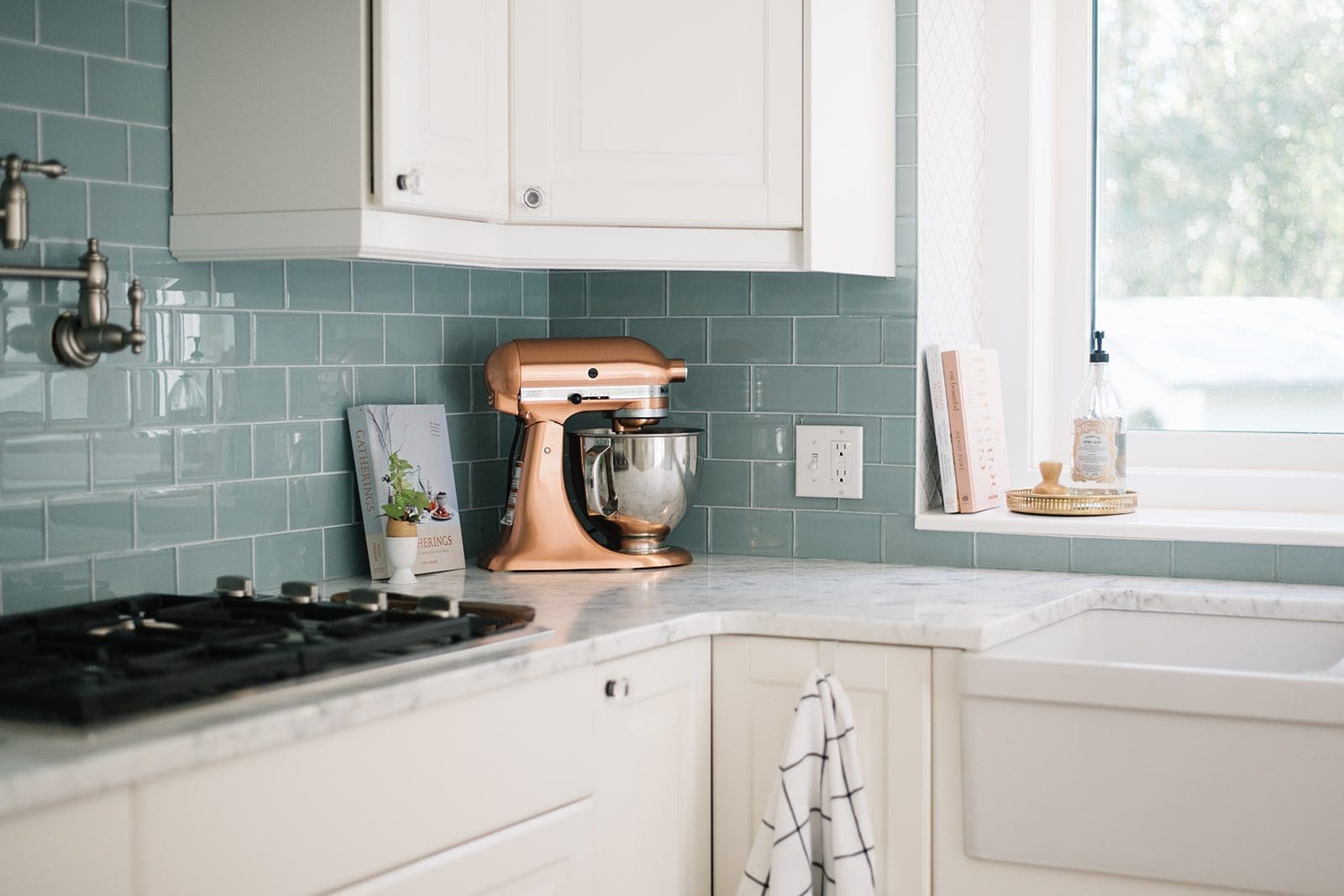 copper kitchen aid mixer on kitchen counter