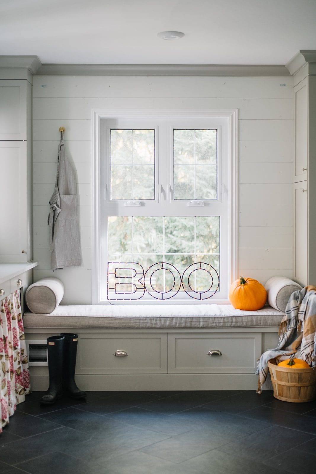 boo sign in mudroom for halloween