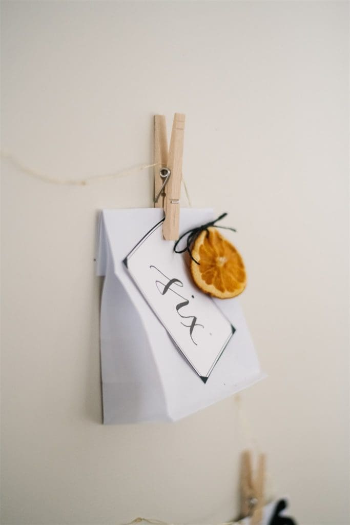 DIY christmas advent calendar paper bag with label