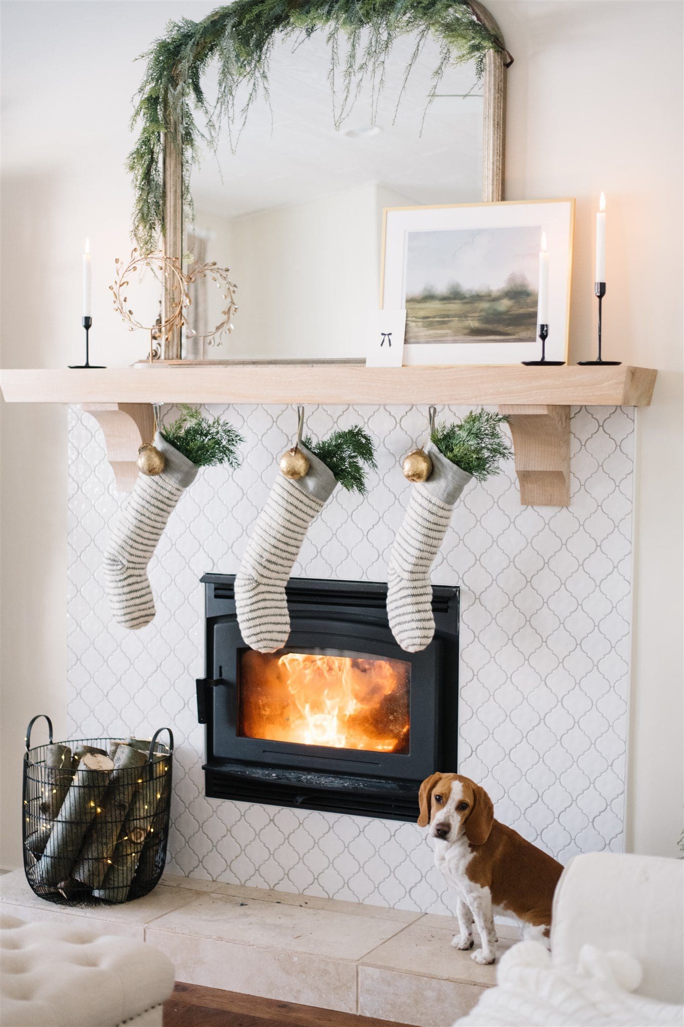 Neutral scandinavian Christmas mantle
