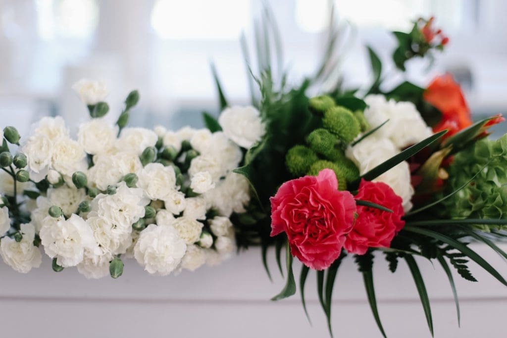 A close up pink and white carnations