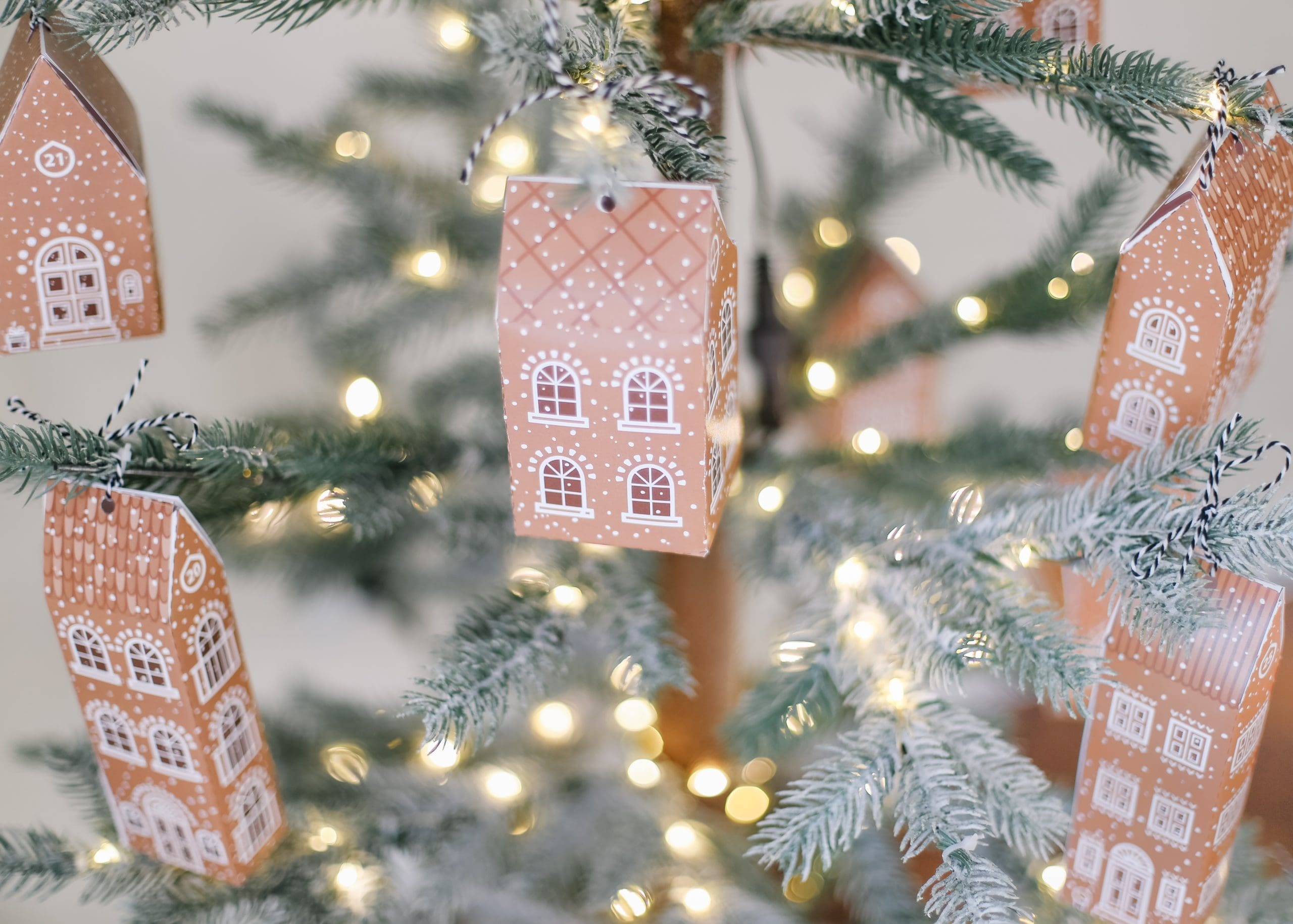 Gingerbread house mini gift box