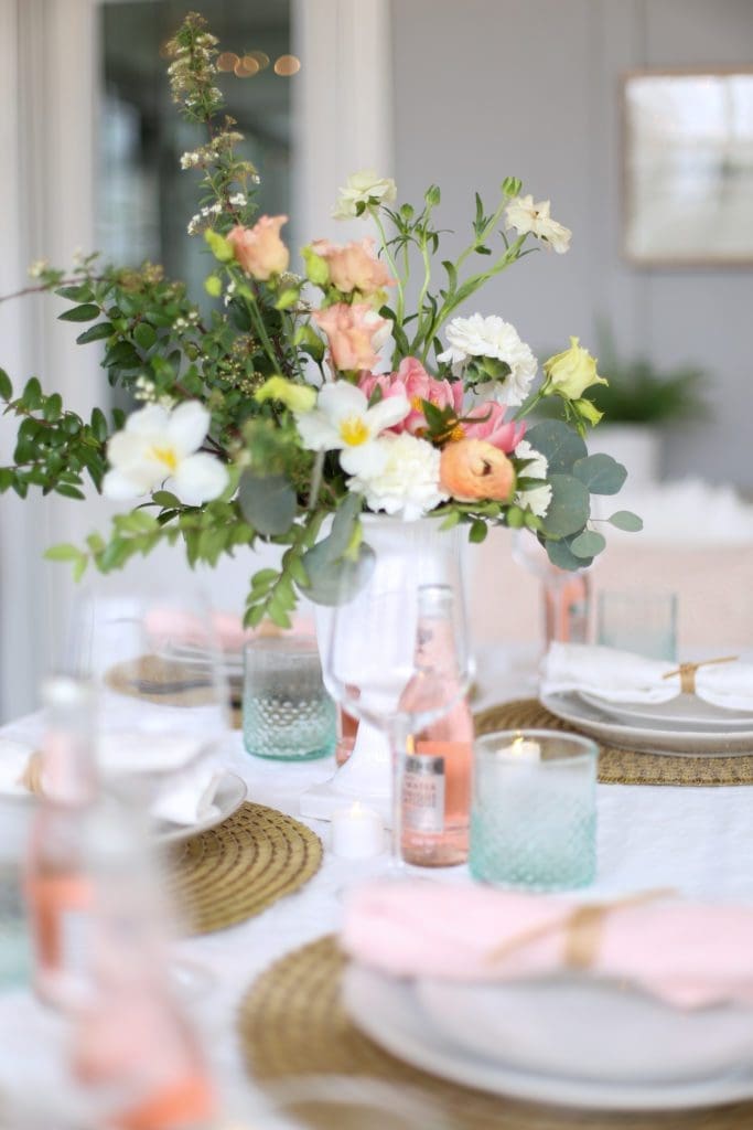 A vase of flowers on a table
